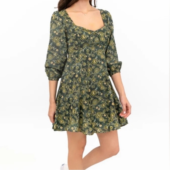 J. Crew Dresses & Skirts - J. Crew Green Floral Boho Mini Dress w Sweetheart Neckline